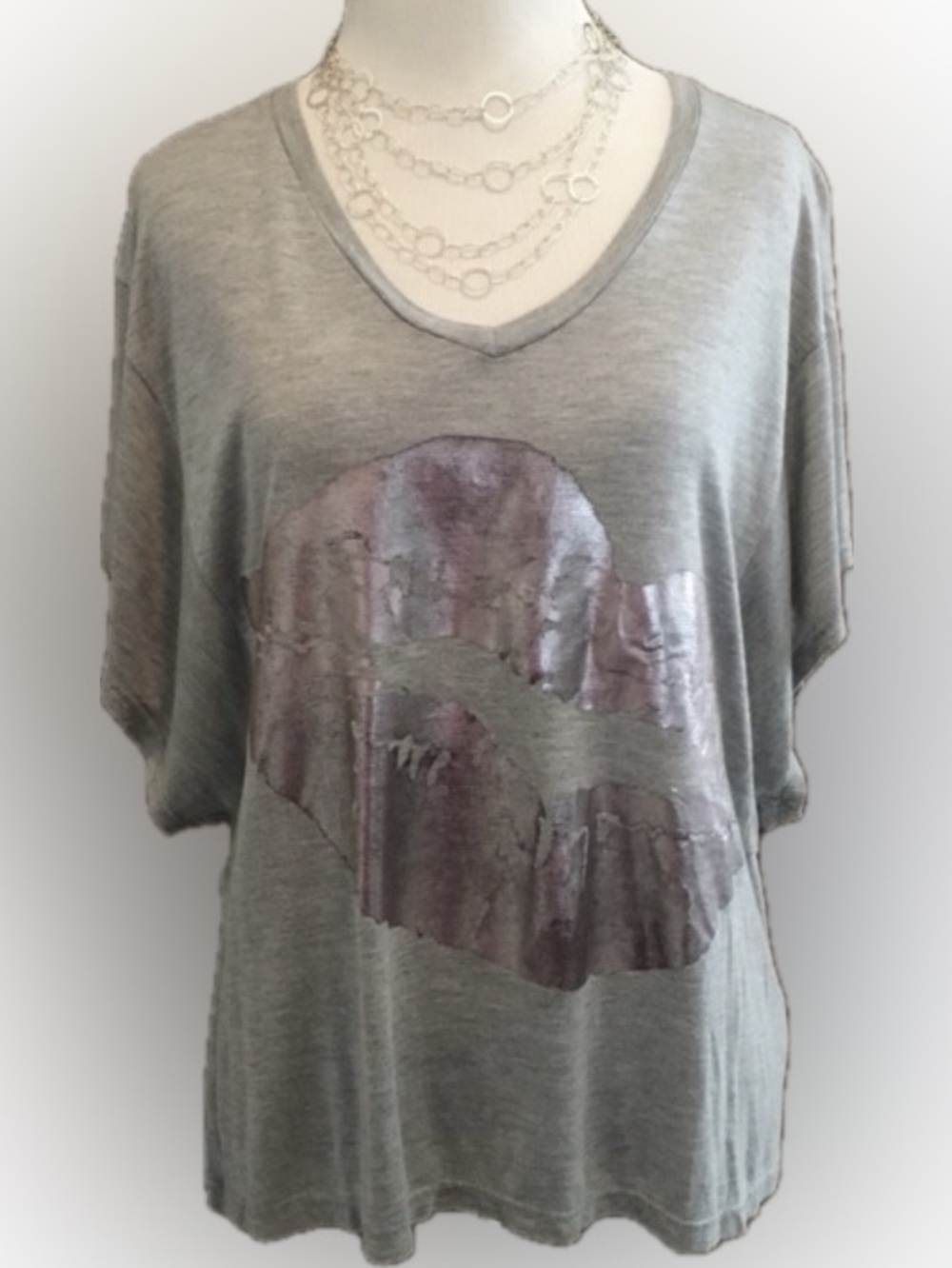 🔴 “Pink Lips 💋” Heather Gray T-shirt